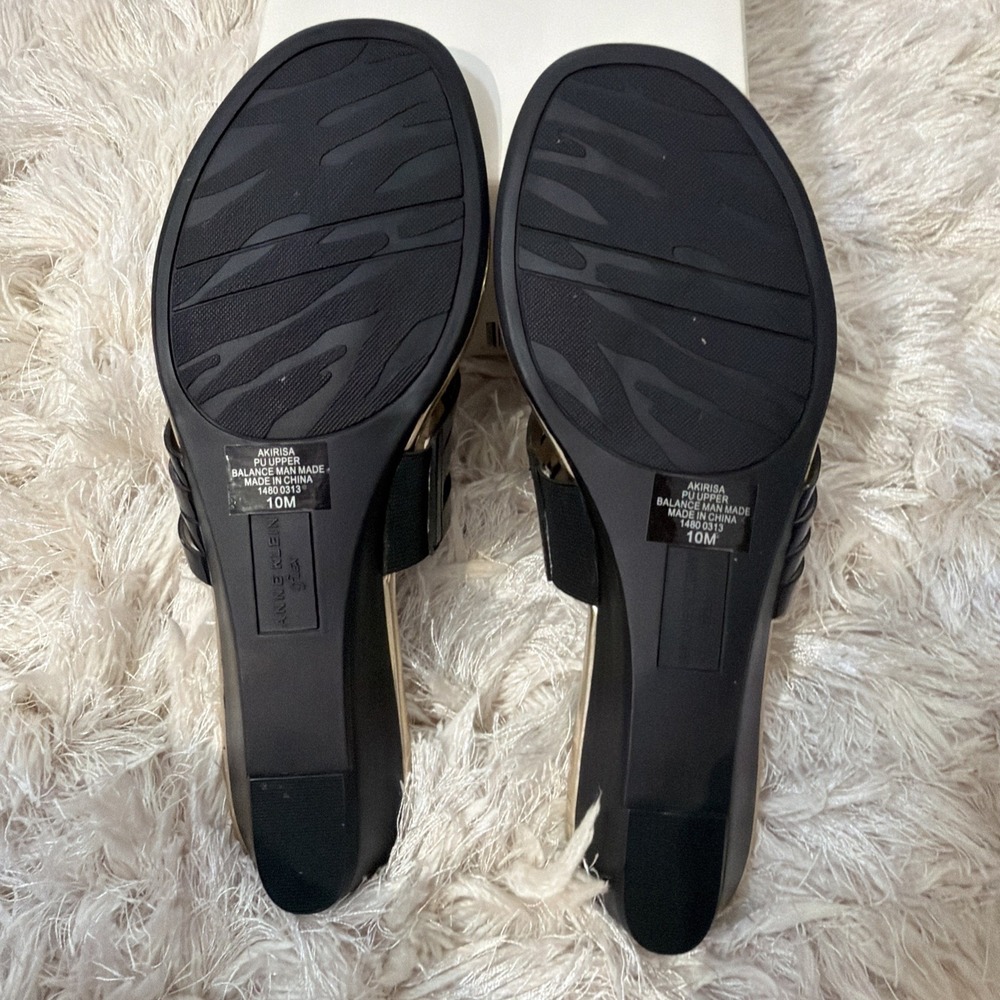 Anne Klein IFlex Woven Patent Slide Sandals Womens 10 Black Gold Logo Mule Wedge - Picture 8 of 11